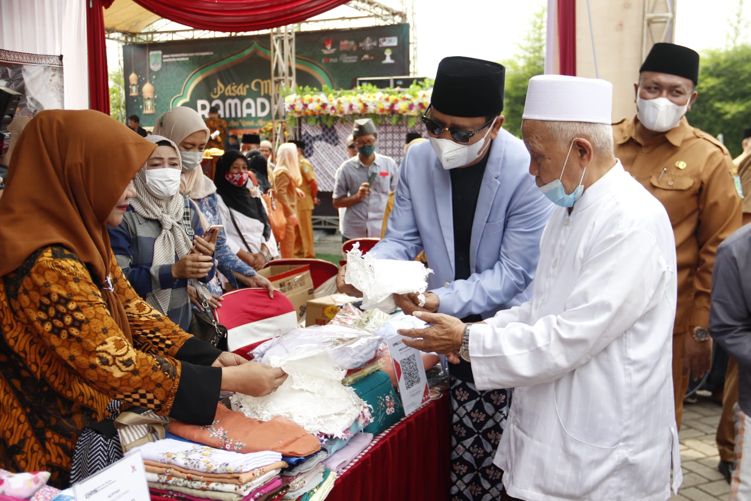 Bupati Pasuruan Kunjungi Pasar Murah Ramadhan yang di Gelar Disperindag