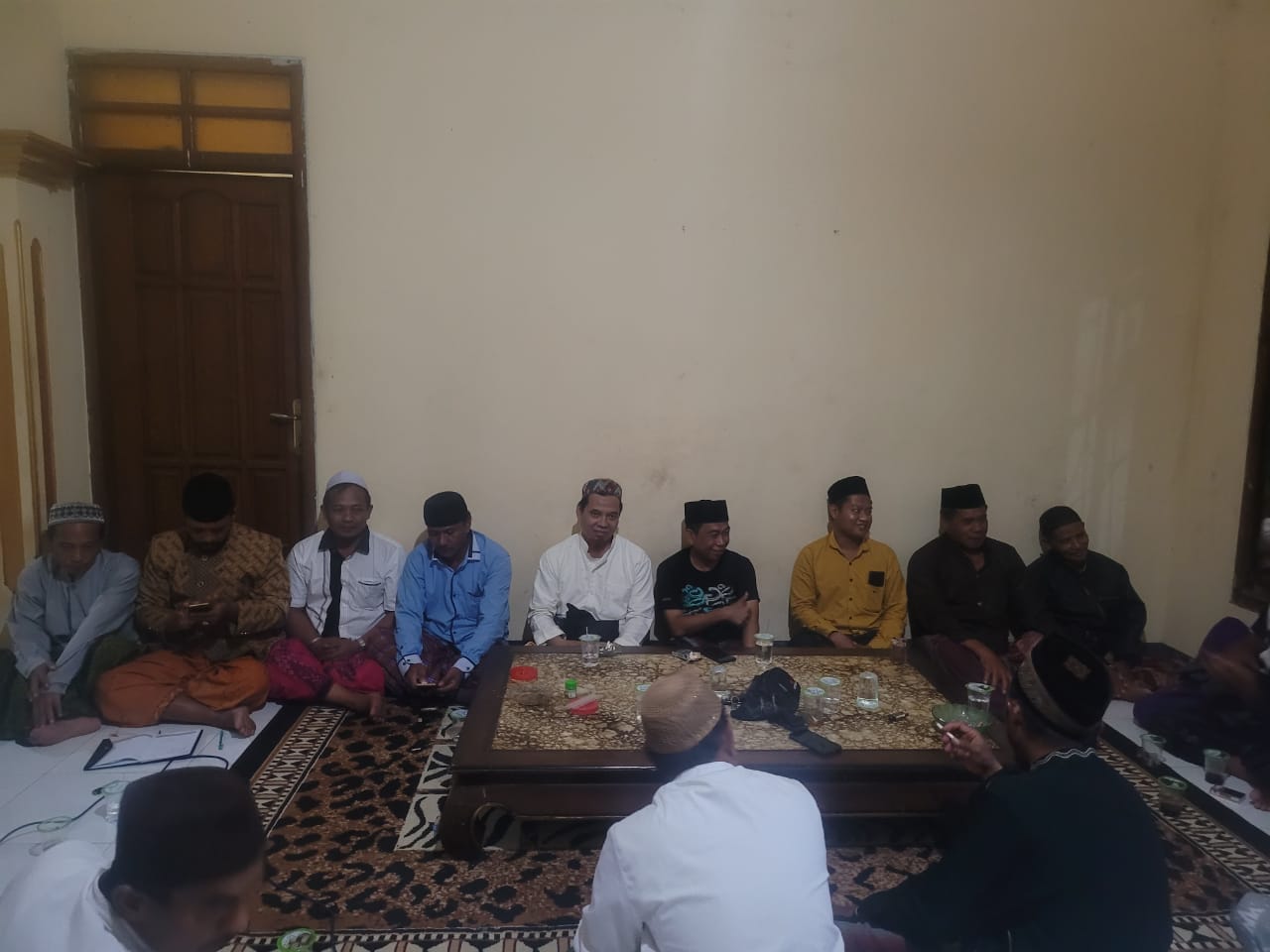 Membangun Silaturrahmi Antar Alumni Santri Pondok Pesantren Miftahul Huda Melalui Jaringan WhatsApp