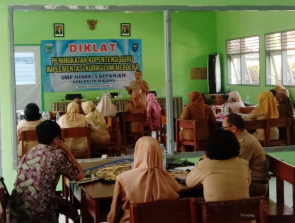 SMP Negri 5 Kepanjen " Gelar Diklat Guru, Menuju Sekolah Merdeka'