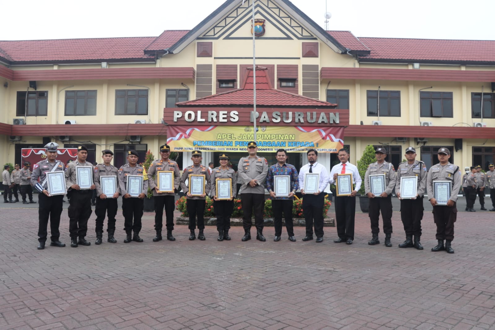 Berkah Ramadhan, Kapolres Pasuruan Berikan Reward Kepada PNPP Polres Pasuruan