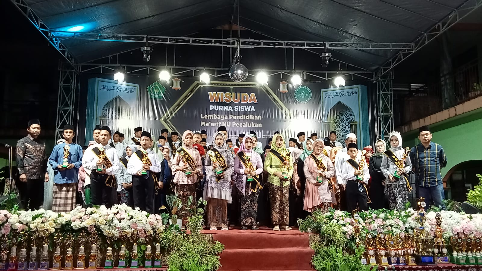 Wisuda Purna Siswa di MI Miftahul Huda Pecalukan Prigen Berlangsung Meriah