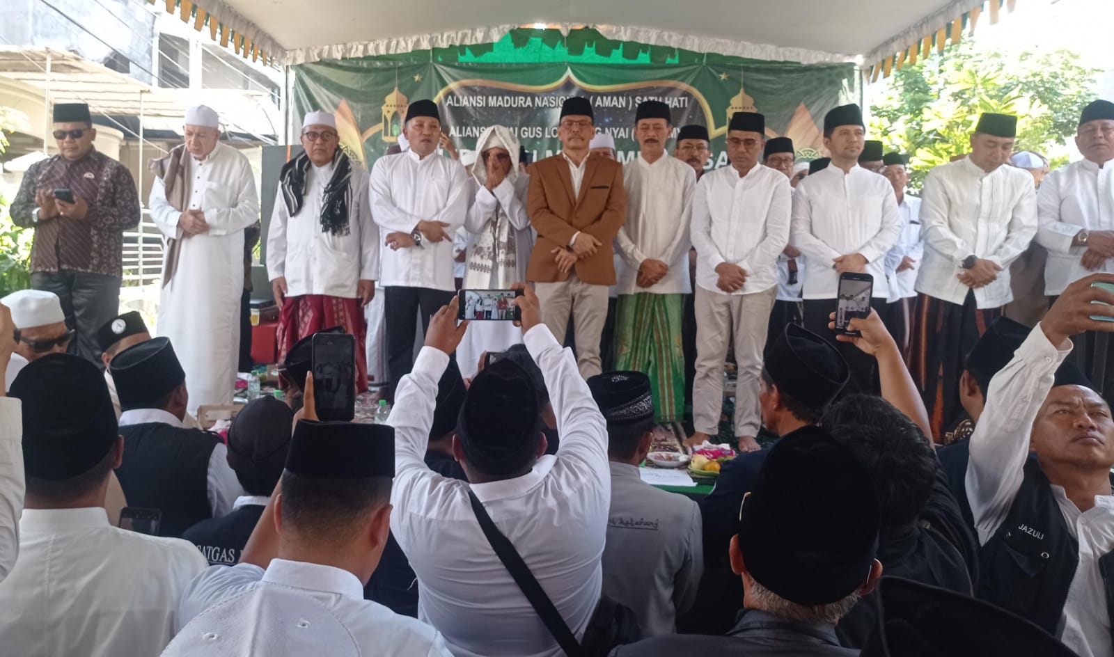 Membludak,..! Acara Maulid 3000 Karung Beras Di Padati Jama'ah. Undangan 3000, Yang Hadir 3000 Lebih.