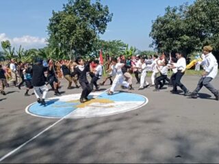 SDN 01,03 Tamanharjo Singosari Sukses Peringati Hari Pahlawan Nasional. " Pawai dan Drama Kolosal 45"