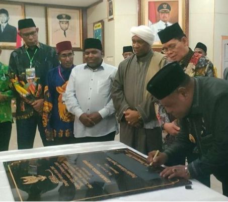 Penandatangan keputusan pada Sabtu malam, 11 Januari 2025, melalui berita acara nomor C005/DP-P.XXXIII/1/2025. (ist)